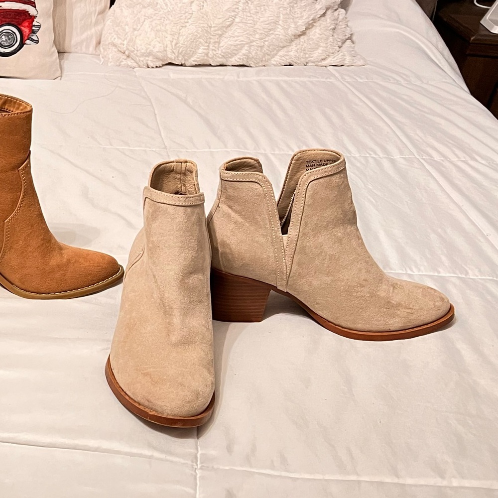 SOLD! ankle booties size 6